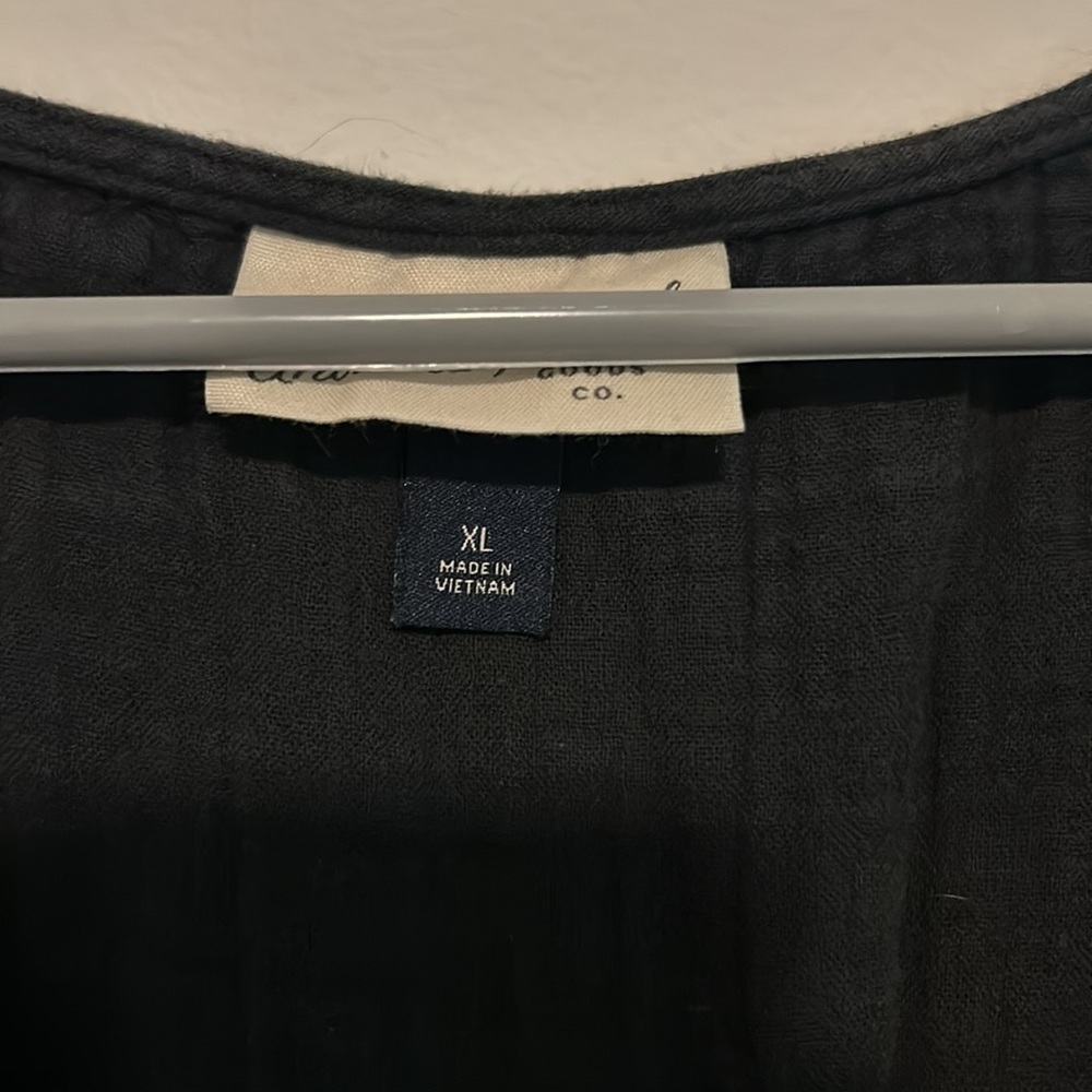 Universal Threads Short Romper - Picture 3 of 3